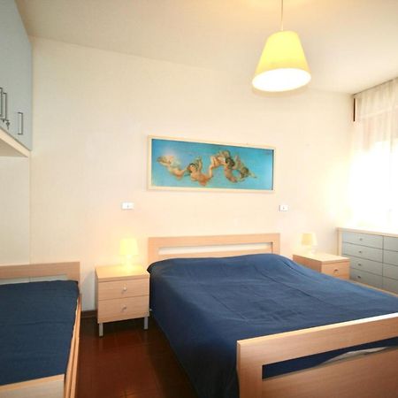 Ba- Althea - Piscina- Apartment Lignano Sabbiadoro Bagian luar foto