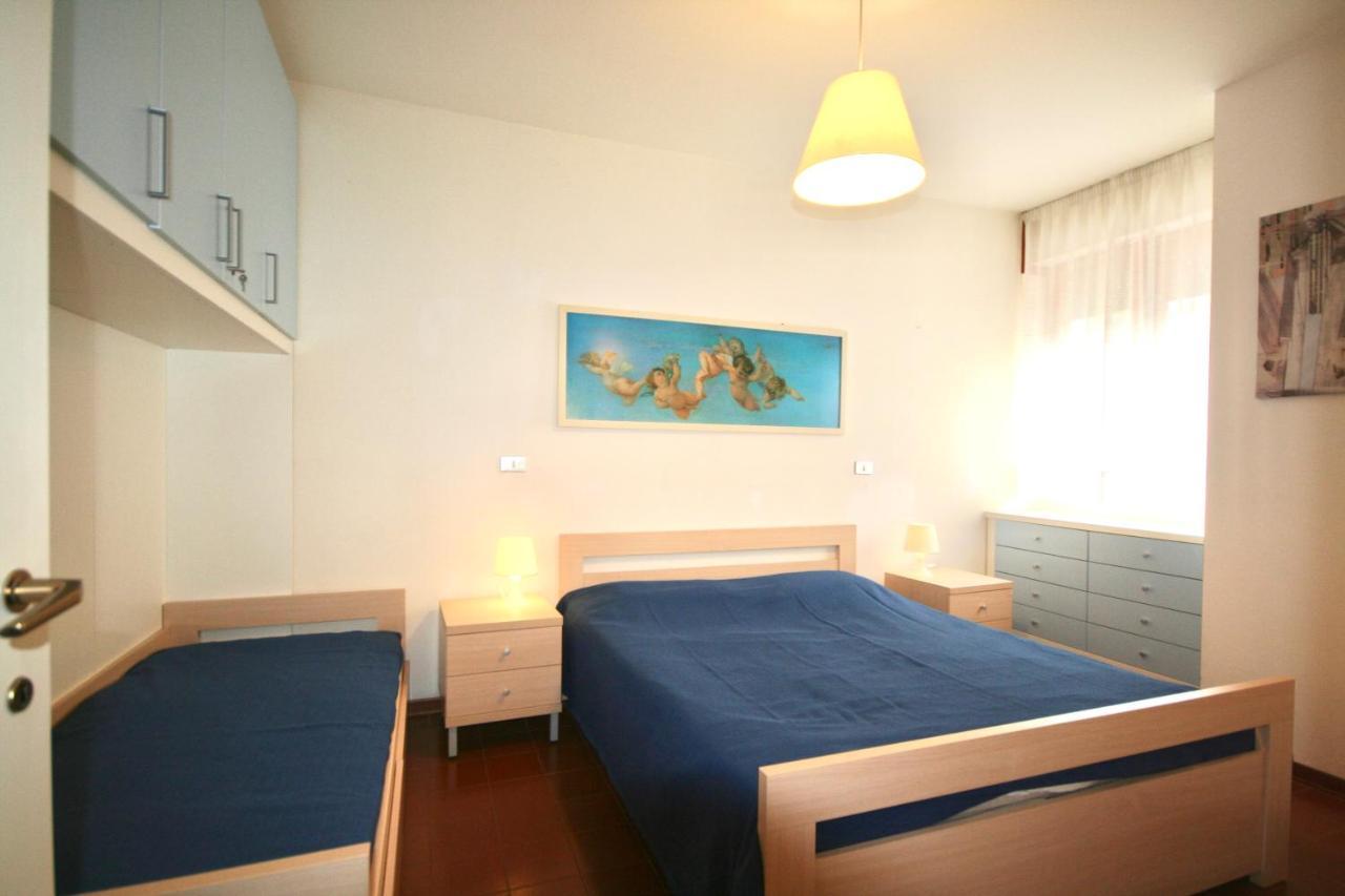 Ba- Althea - Piscina- Apartment Lignano Sabbiadoro Bagian luar foto