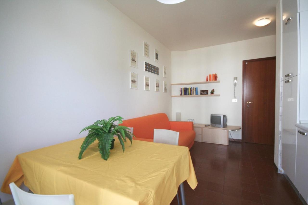 Ba- Althea - Piscina- Apartment Lignano Sabbiadoro Bagian luar foto